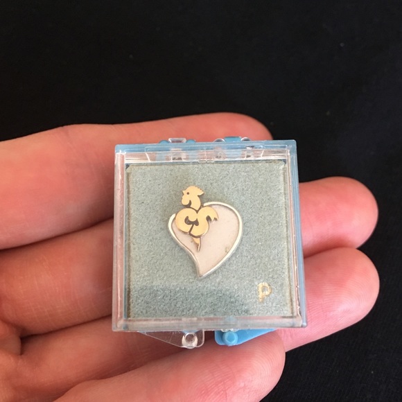 Vintage Tiny Baby Brooch Pin - Picture 2 of 5